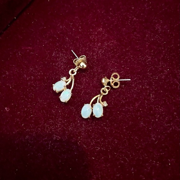 Vintage Opalite Cluster Earrings - Picture 2 of 6